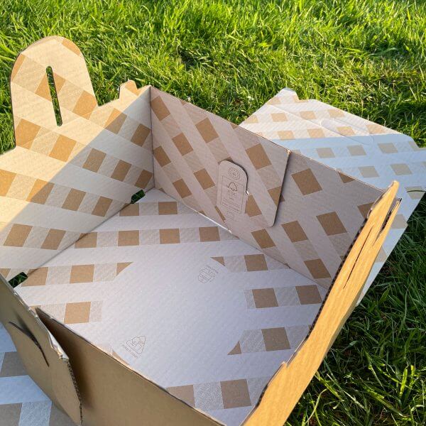 Folding picnic box made of cardboard